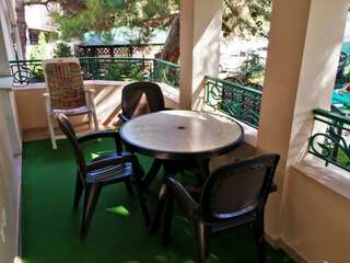 Гостевой дом Сосновая дача Геленджик Апартаметы    2 спальни,  кухня, терраса-3