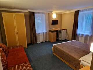 Гостевой дом Сосновая дача Геленджик 3-х местный   улучшенный-2