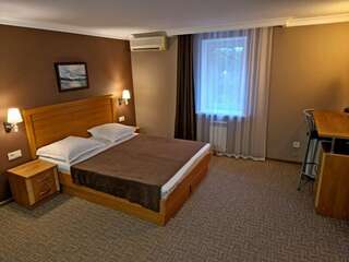 Гостевой дом Сосновая дача Геленджик 3-х местный   улучшенный-1